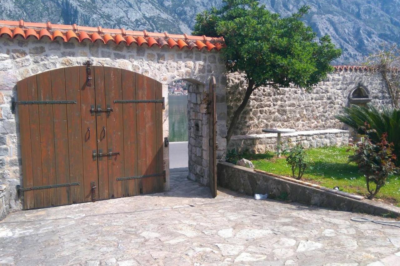 Mediterranean Holiday House & Apartments Kotor Bagian luar foto