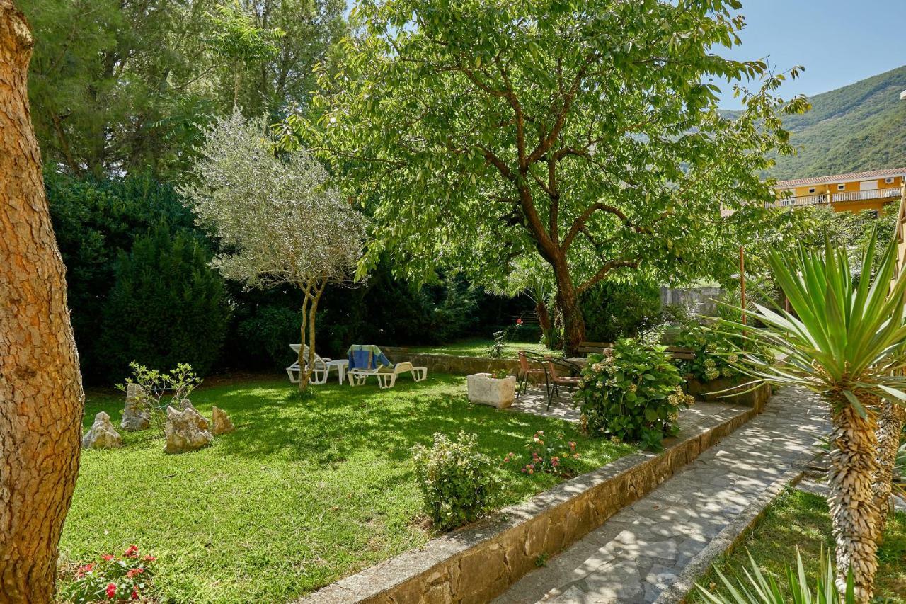 Mediterranean Holiday House & Apartments Kotor Bagian luar foto