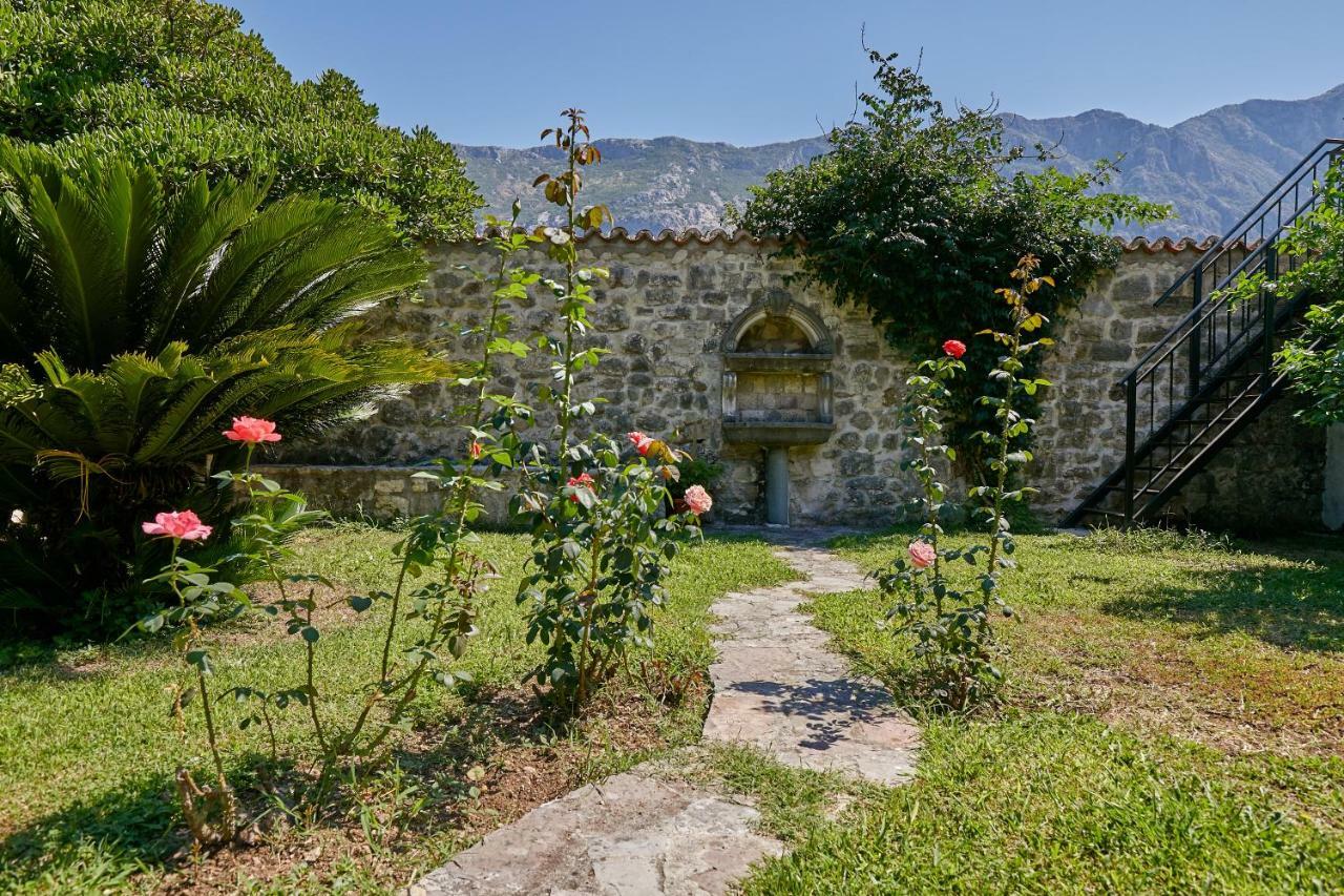 Mediterranean Holiday House & Apartments Kotor Bagian luar foto
