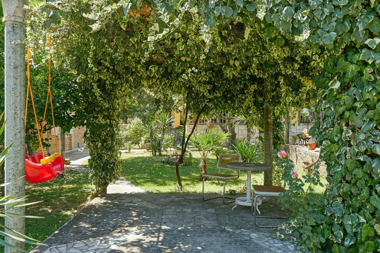 Mediterranean Holiday House & Apartments Kotor Bagian luar foto