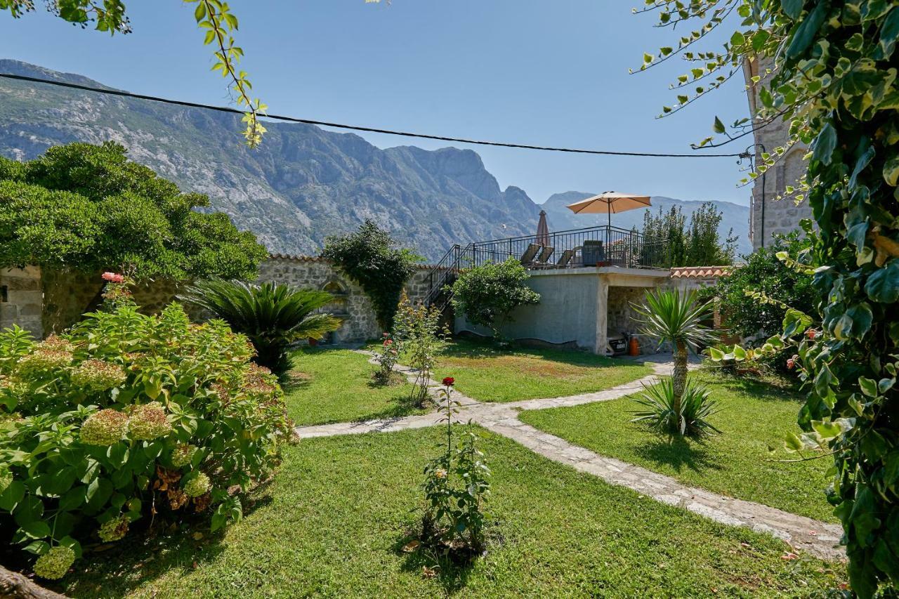 Mediterranean Holiday House & Apartments Kotor Bagian luar foto