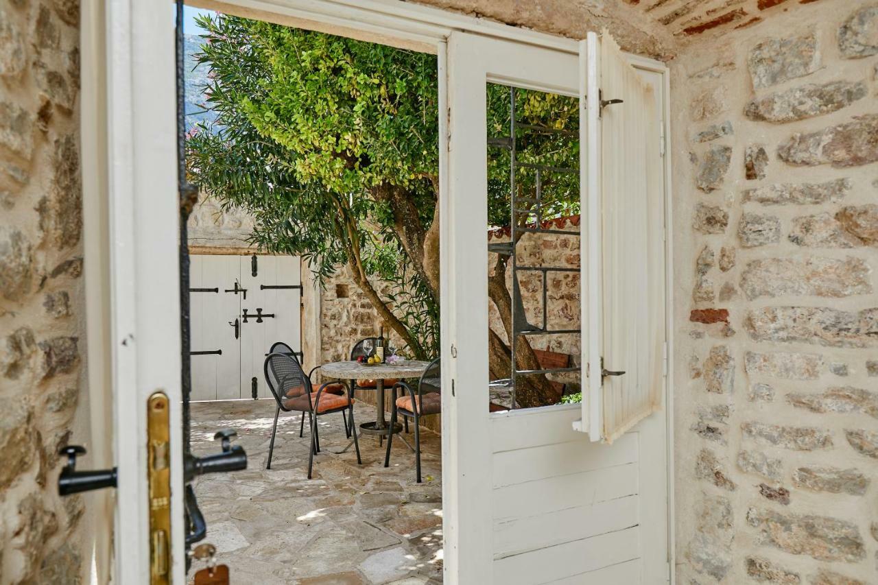 Mediterranean Holiday House & Apartments Kotor Bagian luar foto